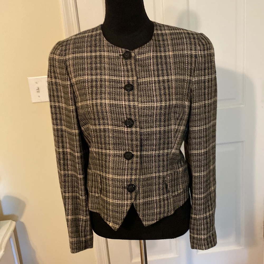 Lovey blazer in tones of pink, grey and black.